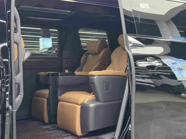 Toyota Alphard — Фото автомобиля 9
