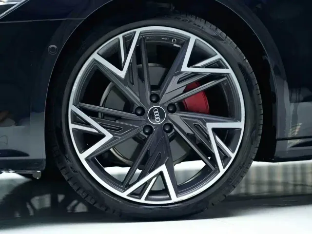 Audi A7L — Фото автомобиля 9