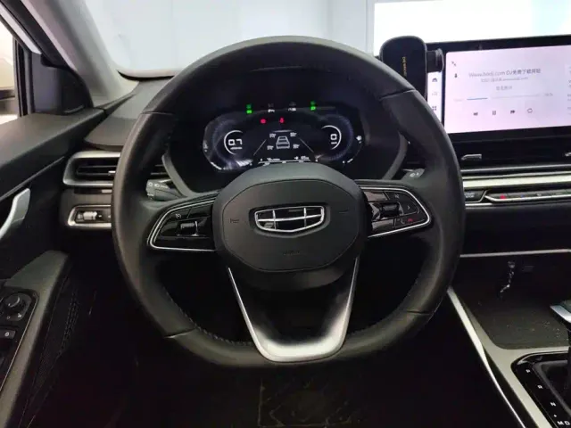 Geely Emgrand — Фото автомобиля 15