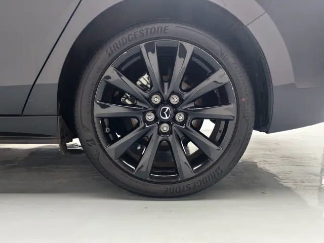 Mazda Axela — Фото автомобиля 10