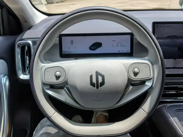 Leapmotor B01 — Фото автомобиля 10