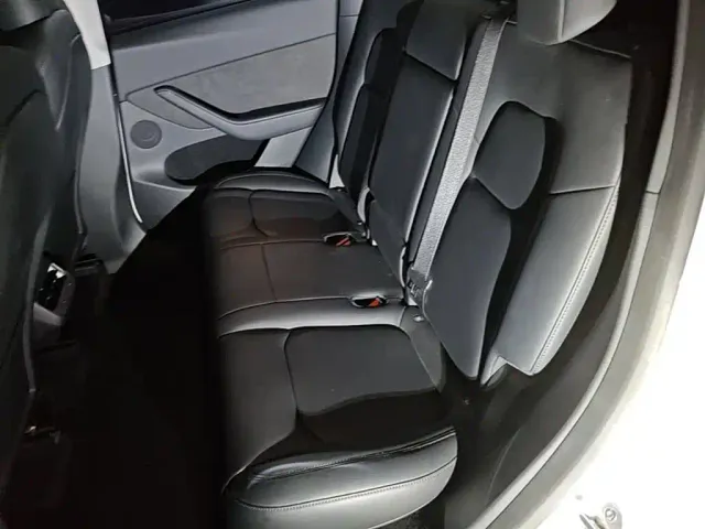 Tesla Model Y — Фото автомобиля 16