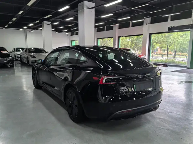 Tesla Model 3 — Фото автомобиля 7