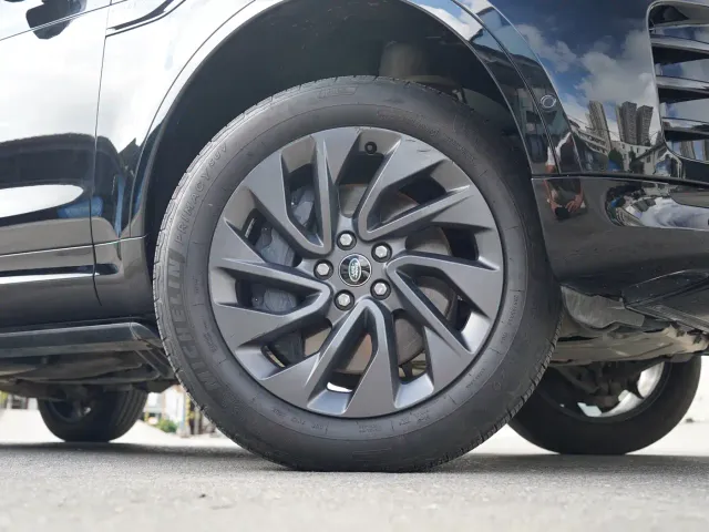 Land Rover Discovery — Фото автомобиля 13