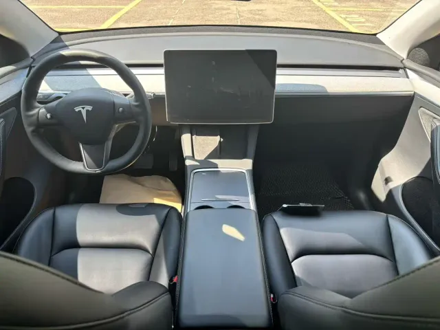 Tesla Model Y — Фото автомобиля 5
