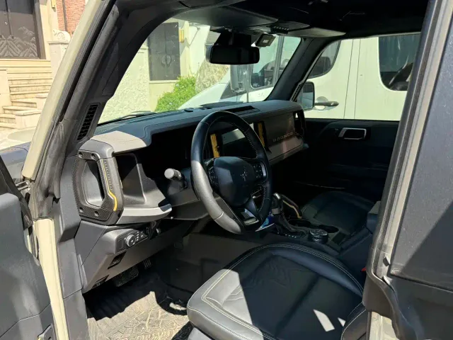 Ford Bronco — Фото автомобиля 6
