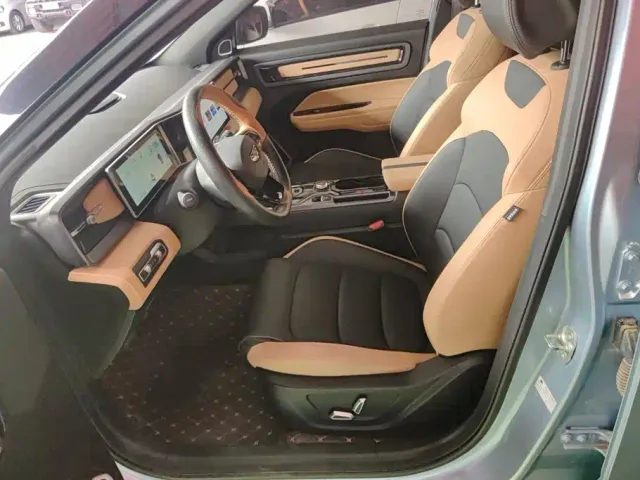 Geely ICON — Фото автомобиля 9