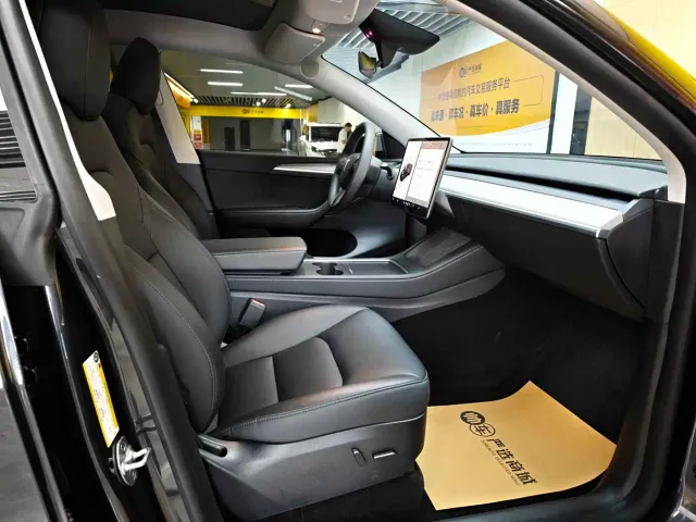 Tesla Model Y — Фото автомобиля 8