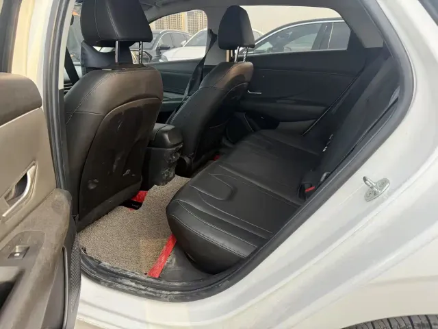 Hyundai Elantra — Фото автомобиля 5
