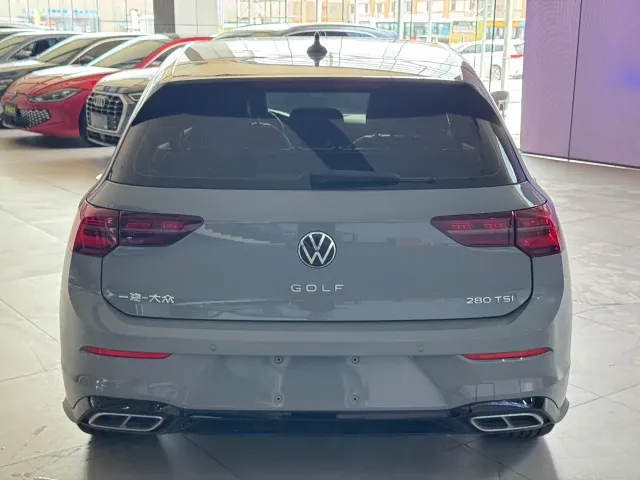 Volkswagen Golf — Фото автомобиля 8