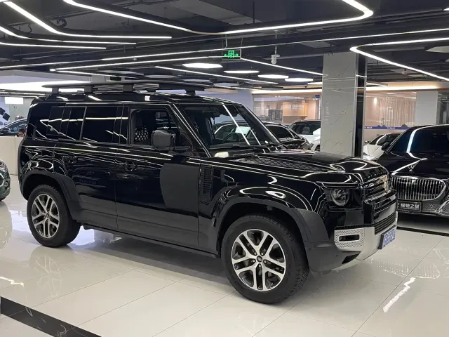 Land Rover Defender — Фото автомобиля 16