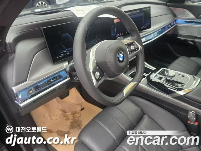 BMW 7 Series G70 — Фото автомобиля 8