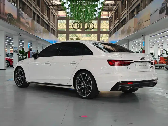Audi A4L — Фото автомобиля 3