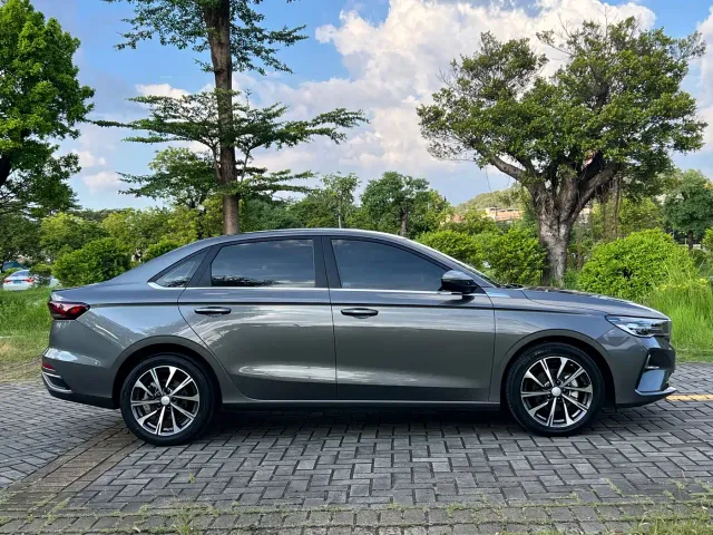Geely Emgrand — Фото автомобиля 4