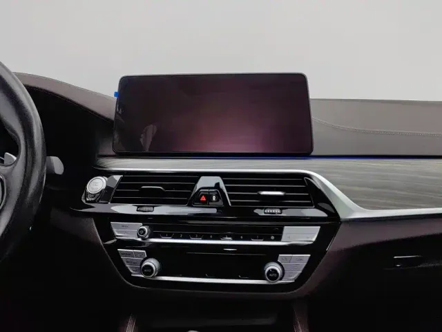 BMW 5 Series — Фото автомобиля 12