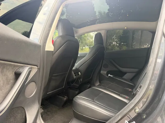 Tesla Model Y — Фото автомобиля 6