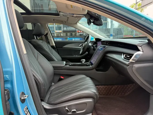 Hongqi H5 — Фото автомобиля 10