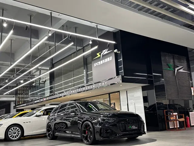 Фотография автомобиля — Audi RS 4