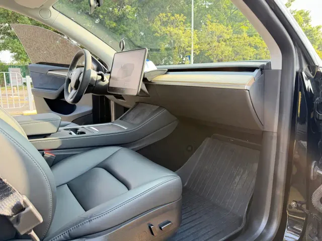Tesla Model Y — Фото автомобиля 7