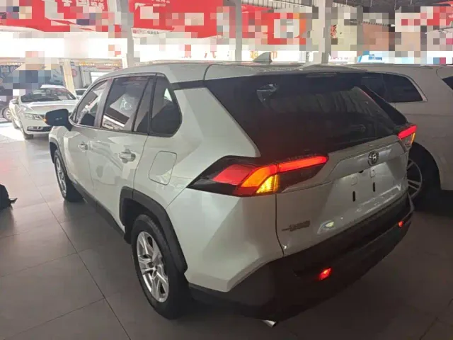 Toyota RAV4 — Фото автомобиля 4