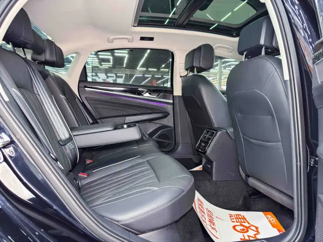 Volkswagen Passat — Фото автомобиля 9
