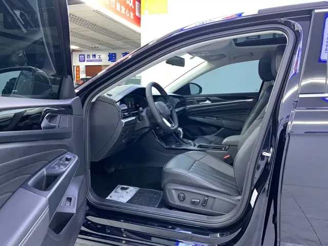 Volkswagen Passat — Фото автомобиля 12