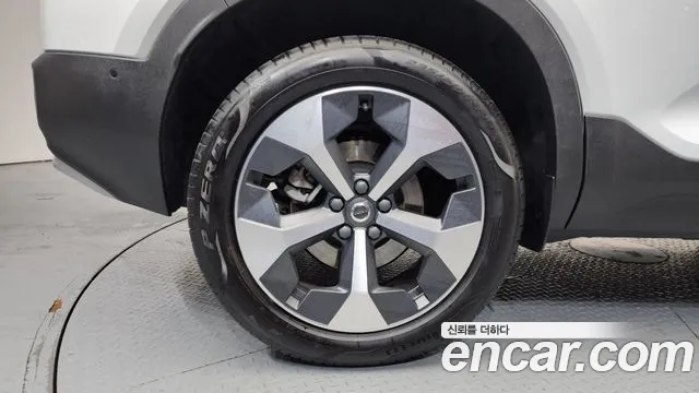 Вольво XC40 — Фото автомобиля 5