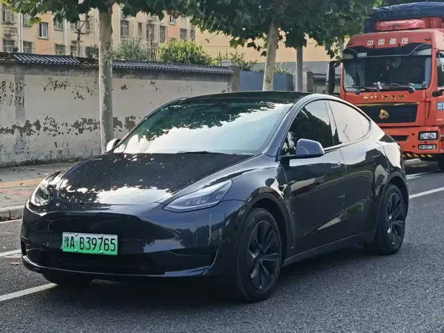 Фотография автомобиля — Tesla Model Y