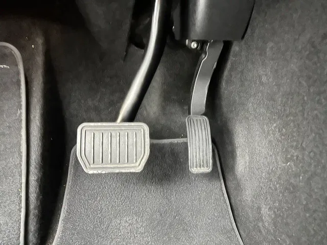 Tesla Model Y — Фото автомобиля 19