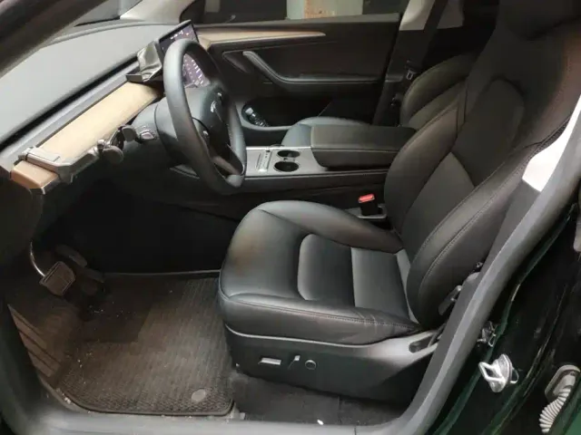 Tesla Model Y — Фото автомобиля 9