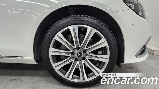 Mercedes-Benz E-Class E-класс W213 E350 4MATIC Exclusive — Фото автомобиля 5