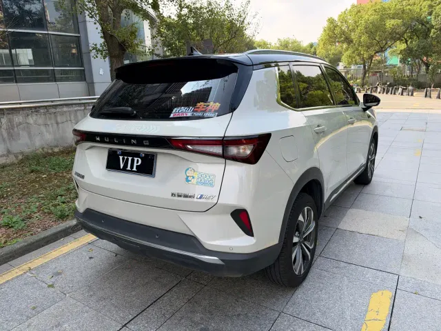 Wuling Asta — Фото автомобиля 12