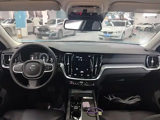 Volvo S60 — Фото автомобиля 9