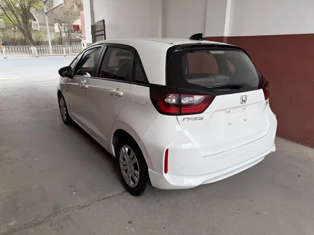 Honda Fit — Фото автомобиля 4