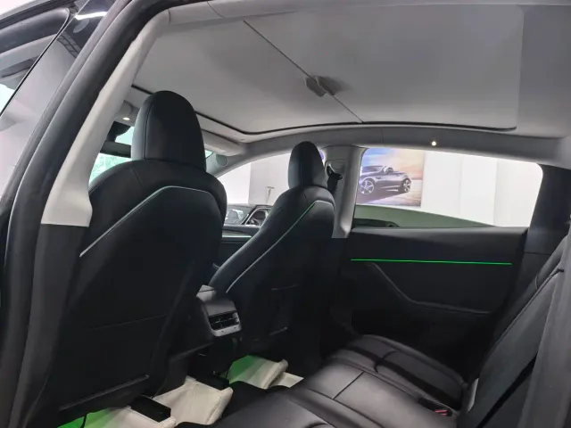 Tesla Model Y — Фото автомобиля 12