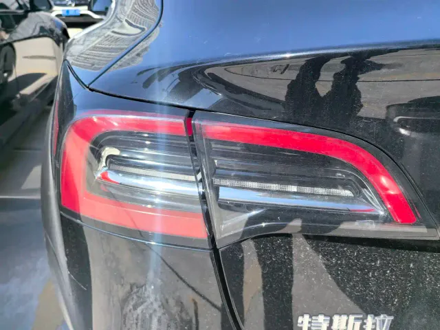 Tesla Model 3 — Фото автомобиля 7
