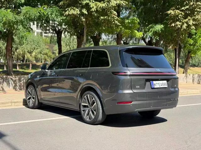 Li Auto L9 — Фото автомобиля 9