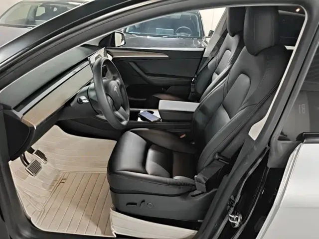 Tesla Model Y — Фото автомобиля 14