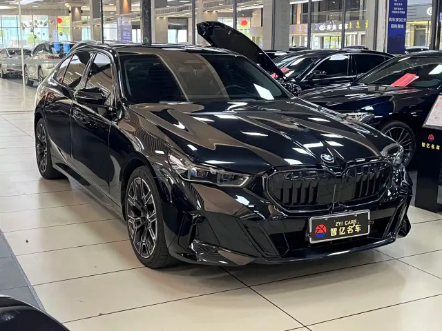 BMW 5 Series — Фото автомобиля 3