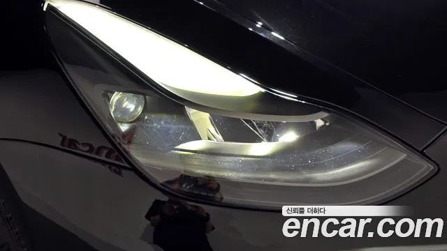 Tesla Model 3 — Фото автомобиля 22