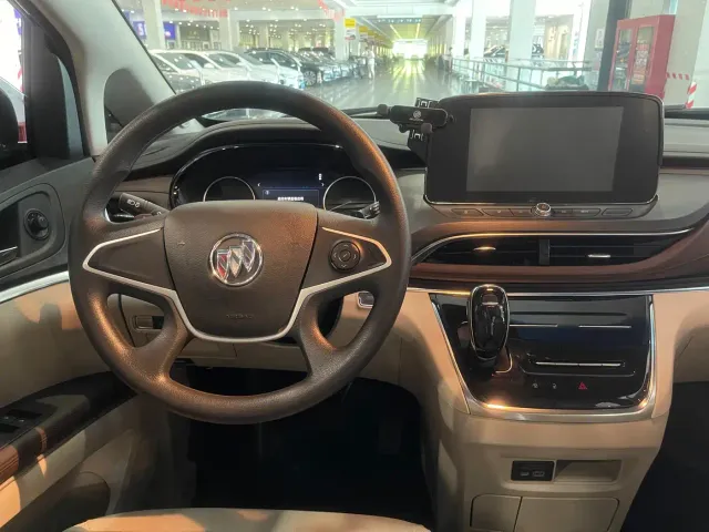 Buick GL8 — Фото автомобиля 7