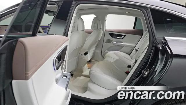 Mercedes-Benz EQE V295 — Фото автомобиля 24