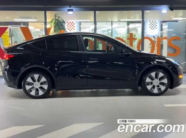 Tesla Model Y — Фото автомобиля 3