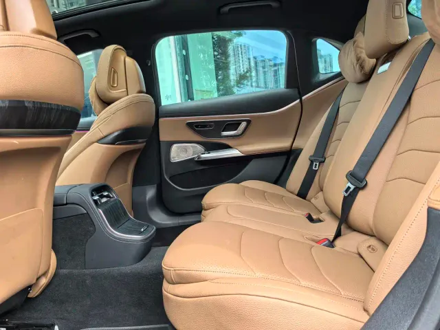 Mercedes-Benz E-Class — Фото автомобиля 11