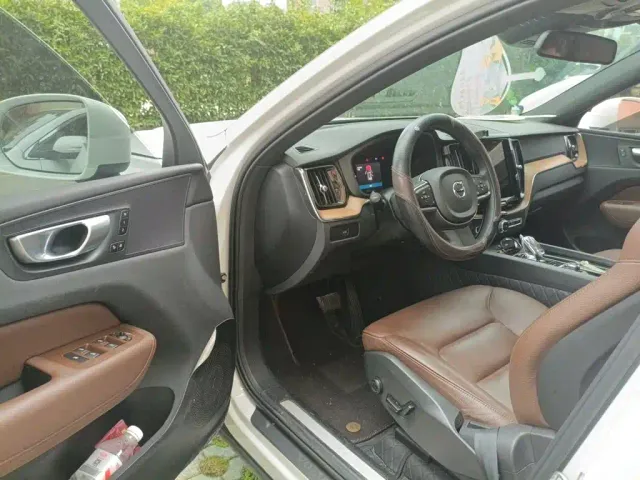 Volvo XC60 — Фото автомобиля 17