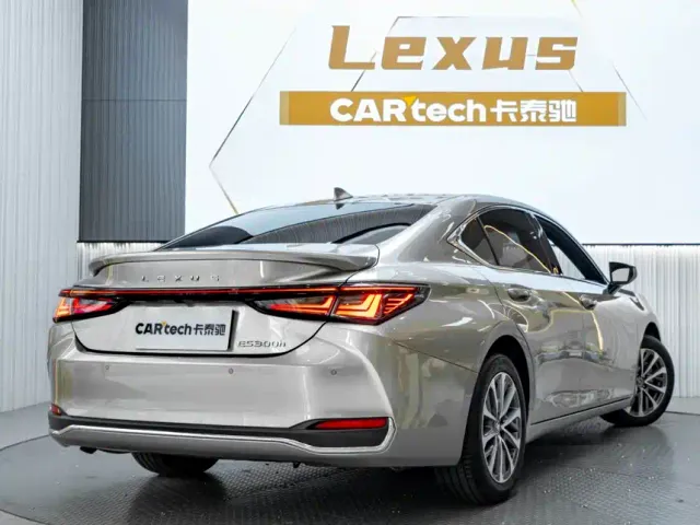 Lexus ES — Фото автомобиля 7