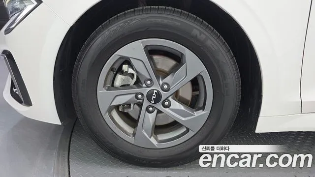 Kia K5 Новый K5 3 поколение 2.0 LPi(Для проката) — Фото автомобиля 4