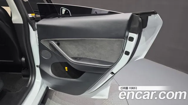 Tesla Model Y — Фото автомобиля 14