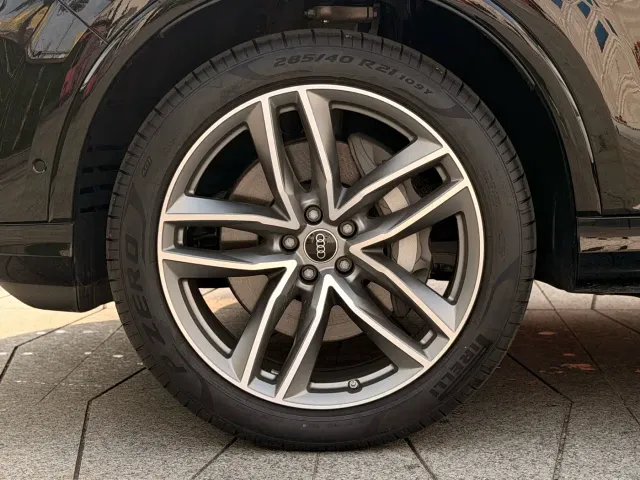 Audi Q7 — Фото автомобиля 8