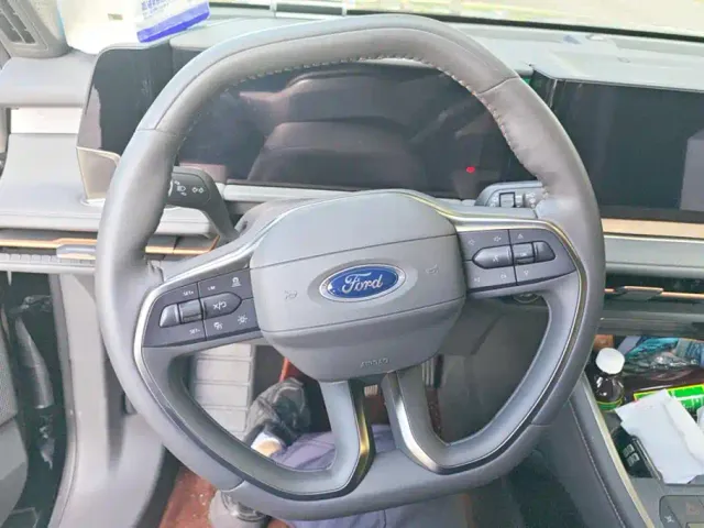 Ford Edge — Фото автомобиля 15